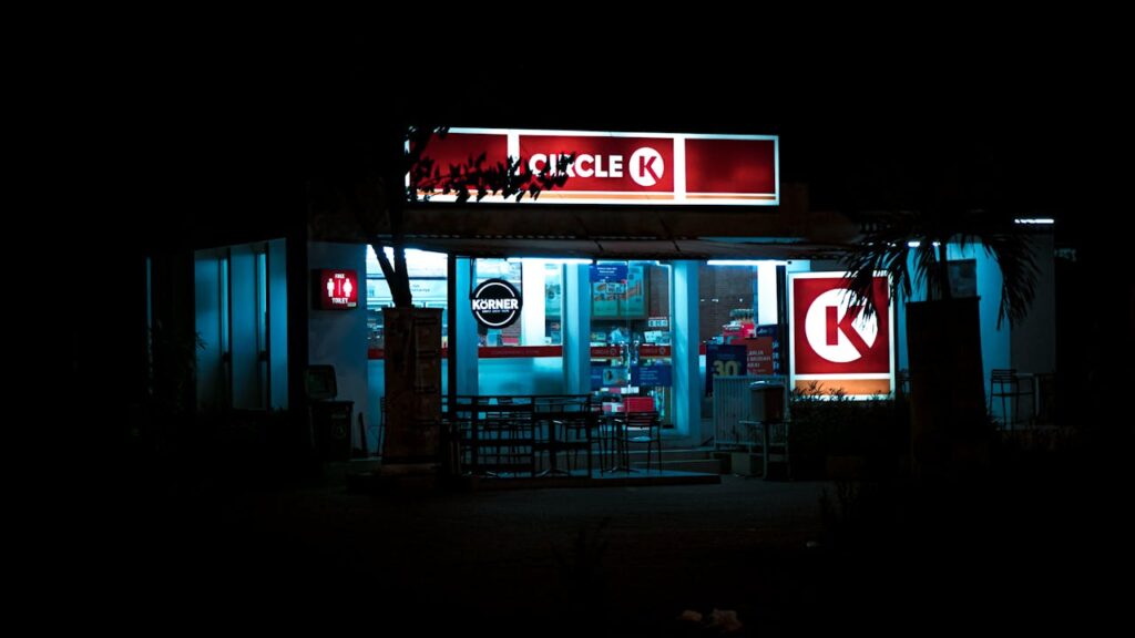 Kasetony reklamowe LED – nowoczesna widoczność Twojej firmy przez całą dobę kaseton reklamowe LED z logiem Circle K
