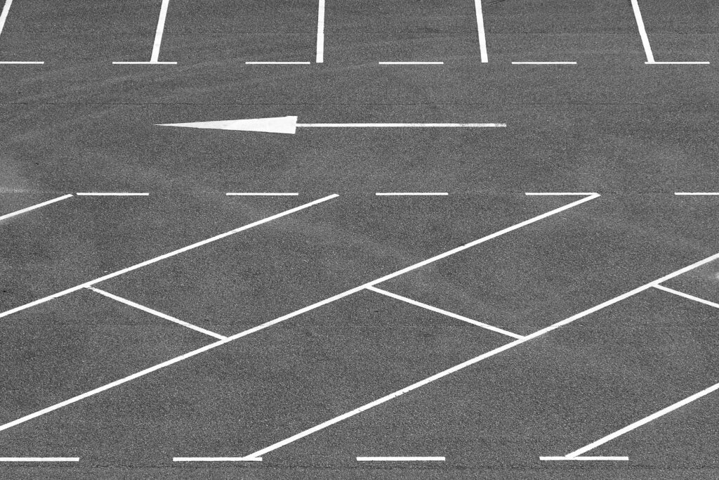 malowanie poziome na drodze