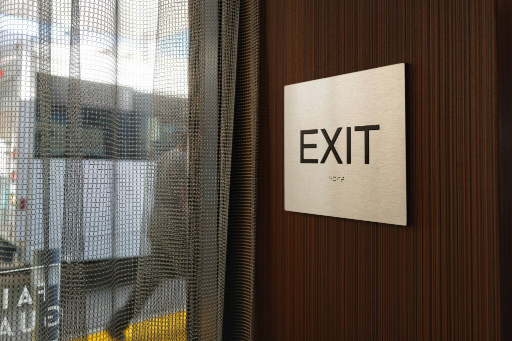 znak wyjścia w firmie