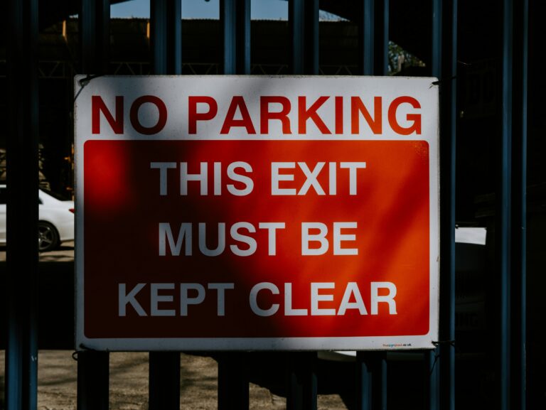 znak zakazu parkowania